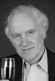 Актер Нил Брум