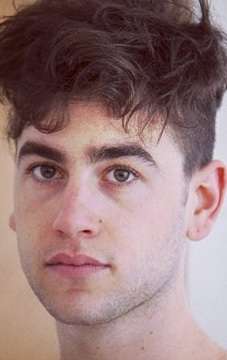 Актер Алекс Моннер