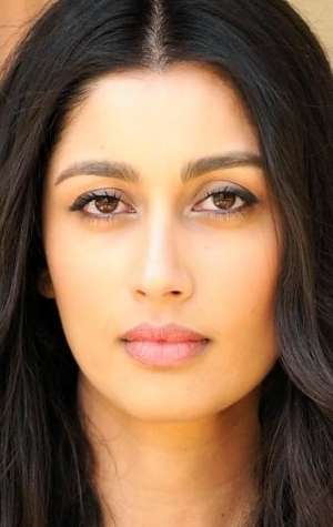 Актер Каришма Ахлувалиа