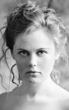 Актер Елена Суркова