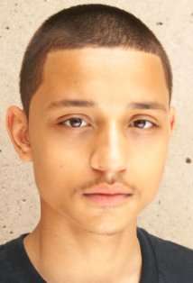 Актер Джошуа Ривера