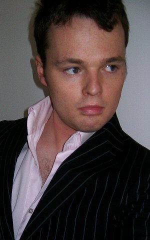 Актер Колин Энгус