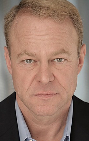 Актер Грег Трэвис