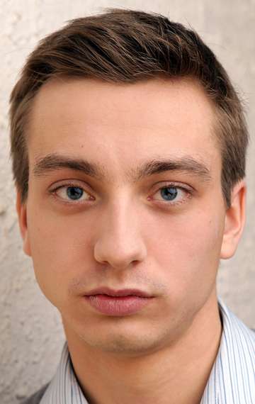 Актер Денис Оншин