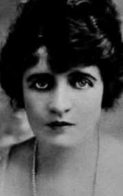 Фото Олив Телл