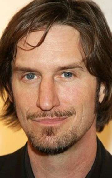 Актер Рэй МакКиннон