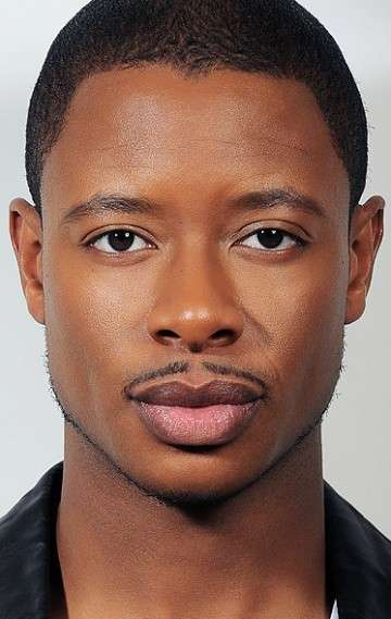 Актер Эрджей Смит