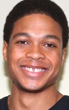 Фото Рэй Фишер