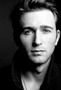 Актер Брэндон Скленар