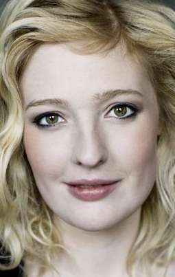 Фото Джули Аньет Ванг