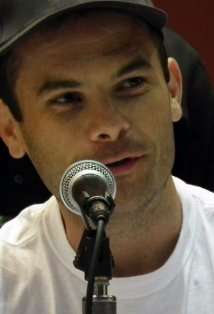 Актер Том Паолино