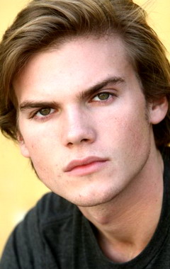 Актер Тейлор Янг