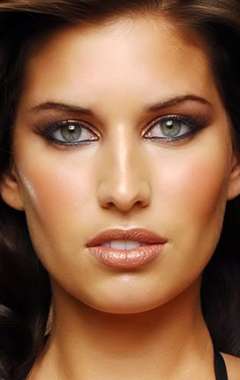 Актер Бри Конден