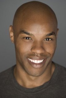 Актер С.Дж. Маккей