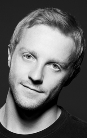 Актер Стивен МакРей