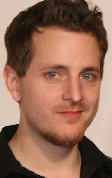 Актер Илайс Туфексис