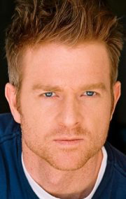 Актер Мэттью Скомо