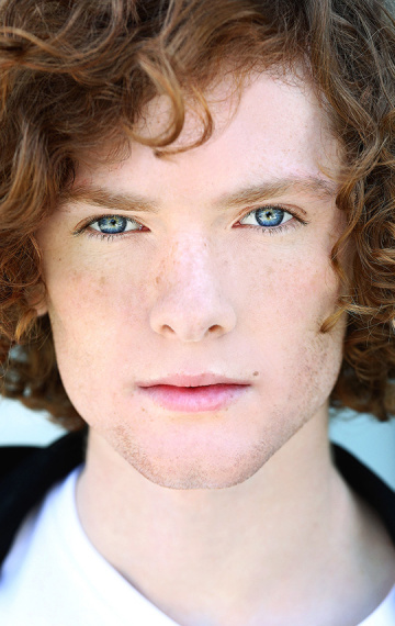 Актер Джастин Холл