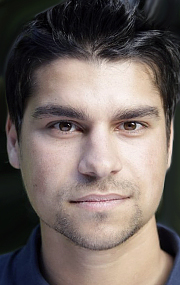 Актер Тайрон Лопез