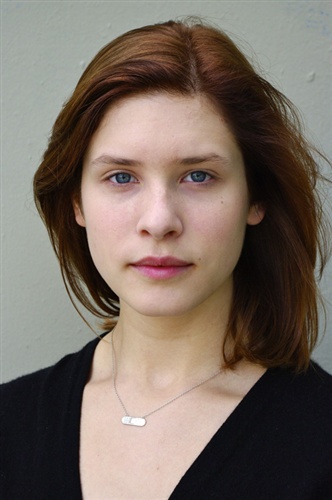 Актер Джулия Артамонов