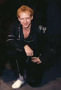 Актер Джои Харлоу