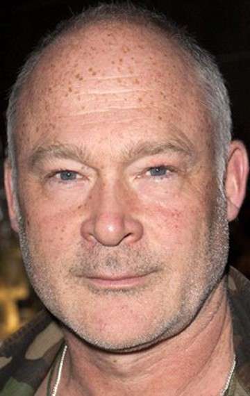 Актер Ивэн Стюарт