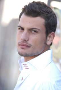 Актер Роберто Урбина