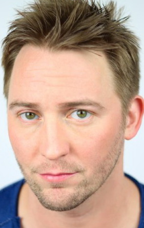 Актер Джошуа Карлсон