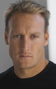 Актер Найджел Харбах