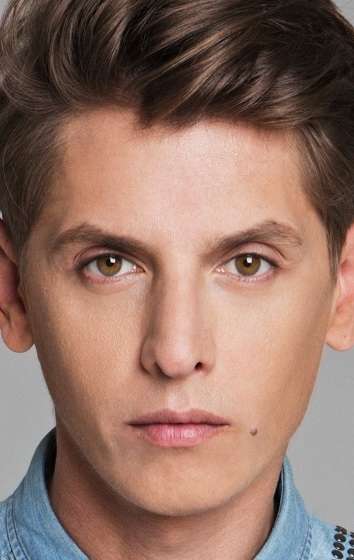 Актер Владислав Лисовец