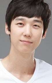 Актер Юн Чон Хун