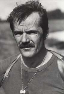 Актер Роберт Ф. Лайонс