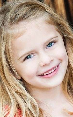 Актер Райли Крегут