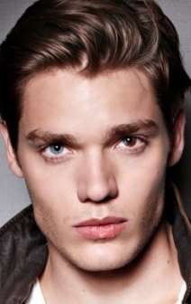 Актер Доминик Шервуд