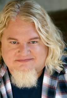 Актер Грег Бэйкер