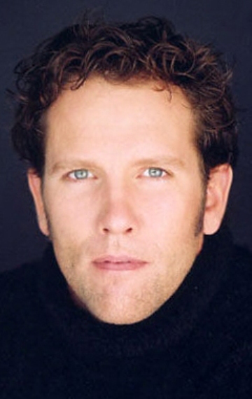 Актер Том МакКомас