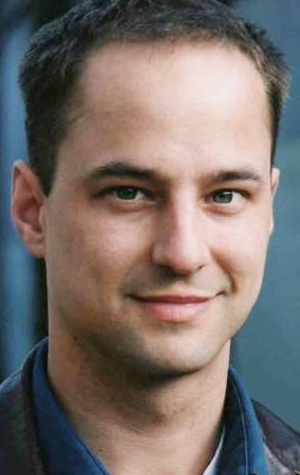 Актер Кортни Дж. Стивенс