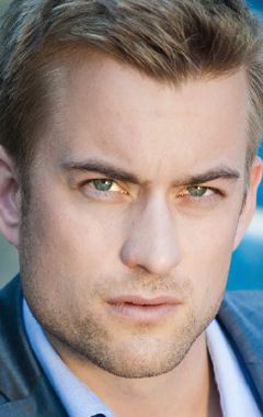 Актер Адриан Уинтер