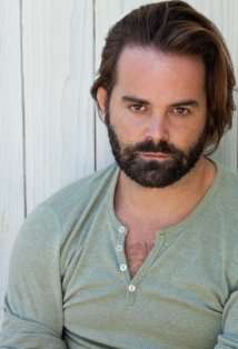 Актер Джеймс Оливер