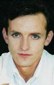 Актер Владислав Комаров