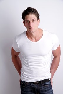 Актер Максим Савариа