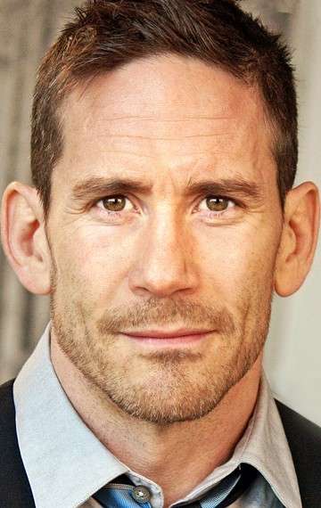 Актер Нил Напье