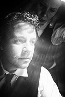 Актер Logan Hillier