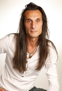 Актер Санти Скинелли