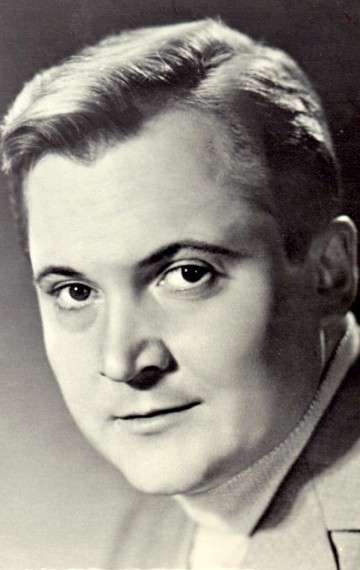 Актер Виктор Павлов