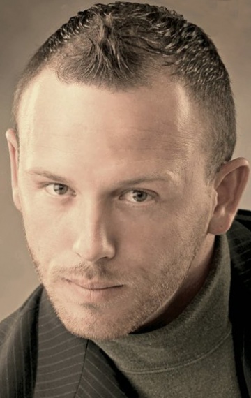 Актер Джеймс Роулингс