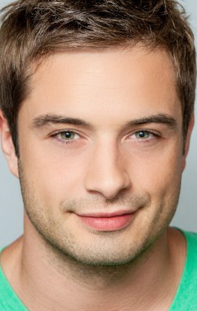 Актер Том Шмитт