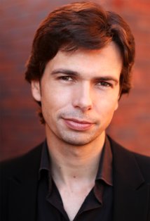 Актер Энтони Майлз