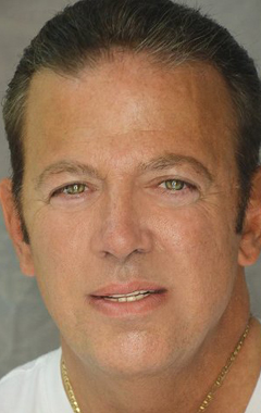 Актер Джон Мелолла