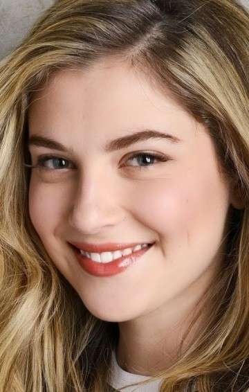 Актер Зои Левин